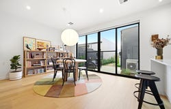 2 Postman Walk, Clyde North, Vic 3978
