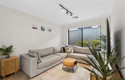8 Grasby Way, Piara Waters, WA 6112