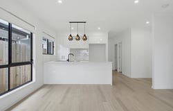8 William Close, Park Ridge, Qld 4125