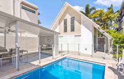 18 Ocean Street, Mermaid Beach, Qld 4218