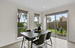 2/2 Brunswick Crescent, Craigieburn, Vic 3064