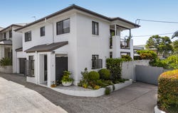 1/9 Government Road, Labrador, Qld 4215