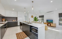 43 Golf View, Coral Cove, Qld 4670