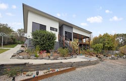 10 Rose Road, Southside, Qld 4570
