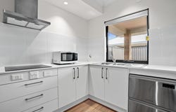 10 Gunwale Avenue, Port Kennedy, WA 6172