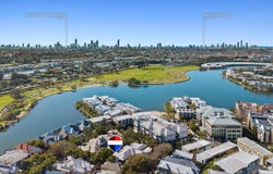 2/3208 Central Place, Carrara, Qld 4211