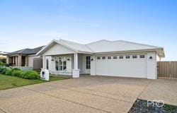 15 Valencia Drive, Gobbagombalin, NSW 2650