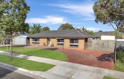 11 Circle Drive North, Cranbourne, Vic 3977