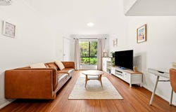 1/10 Thrushton Street, Greenslopes, Qld 4120