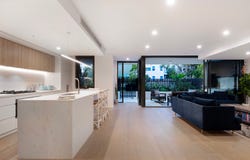 2/25 Woodroffe Avenue, Main Beach, Qld 4217