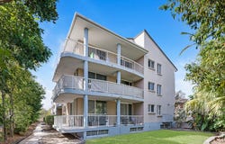 3/111 Frank Street, Labrador, Qld 4215