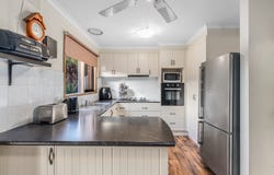 11 Jacaranda Place, Belmont, Vic 3216