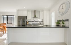 11 Girringun Parade, Mount Peter, Qld 4869