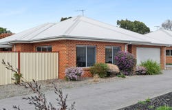2/28 Gordon Crescent, Romsey, Vic 3434