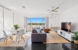 19/12 Whiting Street, Labrador, Qld 4215