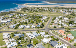 7 Moore Street, Elliott Heads, Qld 4670
