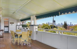 303 Cavendish Rd (Cnr Emlyn St), Coorparoo, Qld 4151