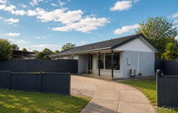 1 Olympia Place, Melton West, Vic 3337