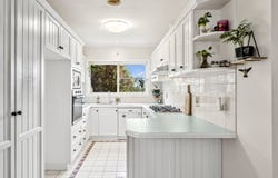 10 Broughton Drive, Highton, Vic 3216
