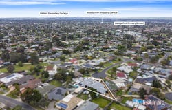 5 Windsor Place, Melton West, Vic 3337
