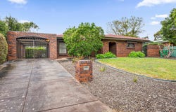 9 Pine Drive, Aberfoyle Park, SA 5159