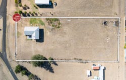 2 Peter Street, Leyburn, Qld 4365