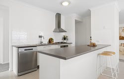 27/2 Barton Drive, Sandhurst, Vic 3977