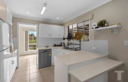 4 Leru Street, Mansfield, Qld 4122