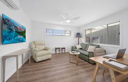 18 Waters Edge Way, Redhead, NSW 2290
