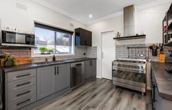 11 Bellevue Parade, Kooringal, NSW 2650