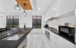 107 Holyoake Parade, Manor Lakes, Vic 3024