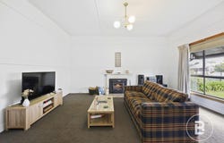 17 Warburton Street, Beaufort, Vic 3373