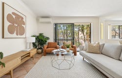 2/42 Swan Street, Gordon Park, Qld 4031