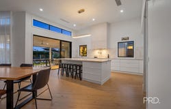 9 Denny Crescent, Gobbagombalin, NSW 2650