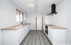 2 Carleton Crescent, Forrestfield, WA 6058