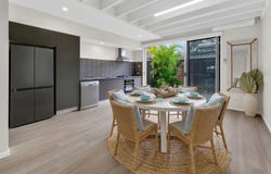 42 South Bay Drive, Varsity Lakes, Qld 4227