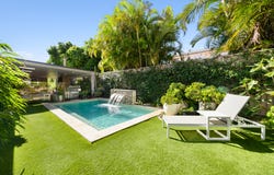 1 Flinders Court, Paradise Point, Qld 4216