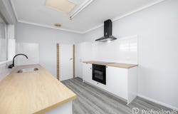 2 Carleton Crescent, Forrestfield, WA 6058
