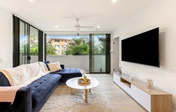 210/2 Mawarra Street, Palm Beach, Qld 4221