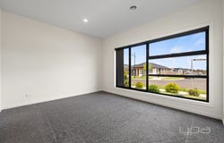 42 Sparrowhawk Crescent, Deanside, Vic 3336