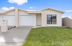 1 & 2/34 Gibson Street, Boorooma, NSW 2650