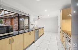 402 Sumners Road, Riverhills, Qld 4074