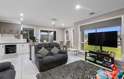 1/4 Kellerman Crescent, Boorooma, NSW 2650