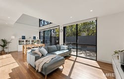 2/19 Queens Road, Melbourne, Vic 3004