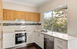 10/2 Lakes Entrance Drive, Springfield Lakes, Qld 4300