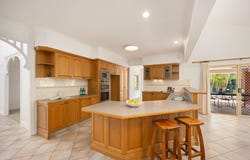 2 Preston Place, Brookfield, Qld 4069