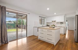41 White Avenue, Romsey, Vic 3434