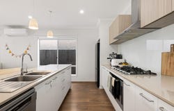 10 Jeanine Crescent, Nirimba, Qld 4551