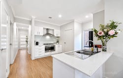 33 Modena Road, Fraser Rise, Vic 3336