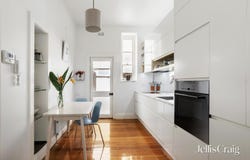 2A/19 Marine Parade, St Kilda, Vic 3182
